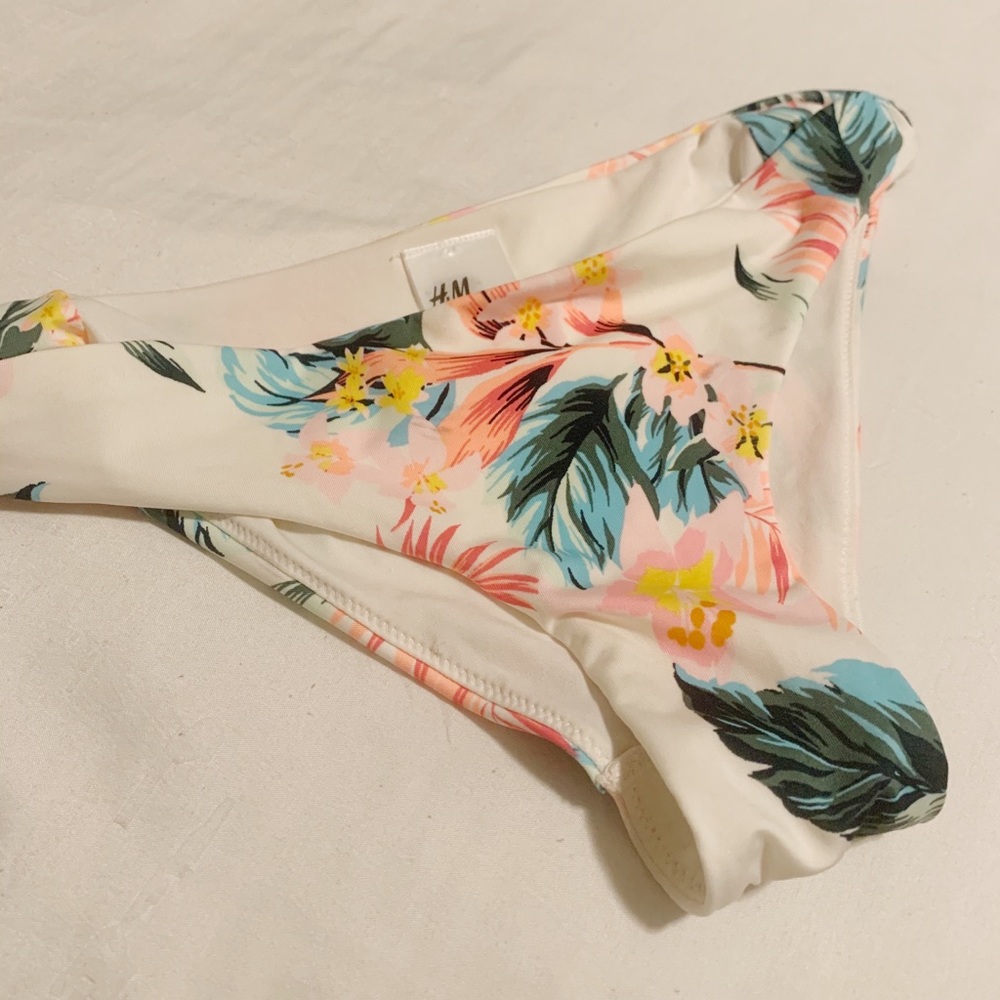 NWOT H&M Swim Bottoms 🌼🌸🌼
